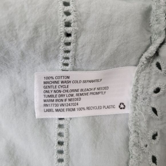 Universal Threads sage green eyelet short sleeve pullover blouse, size S - Picture 5 of 6